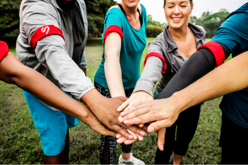 63 Inspiring Outdoor Team Building Activities & Games 🏕