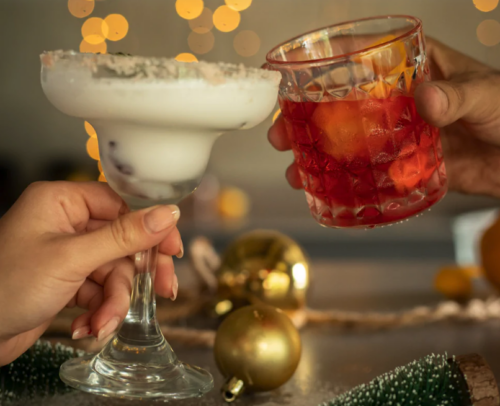 https://snacknation.com/wp-content/uploads/2022/08/Holiday-Cocktail-Kit-e1663802375936.png